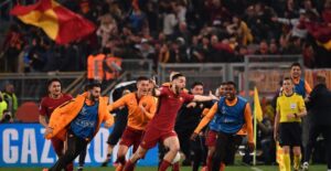 Grazie Roma: "Che ci fai piangere e abbracciarci ancora..." Editoriale della redazione sportiva di Peoplexpress.it. A cura di del nostro redattore Gianfilippo Bonanno. Editoriale dedicato alla storica vittoria della Roma sul Barcellona che consente ai giallorossi di continuare a sognare in Champions League