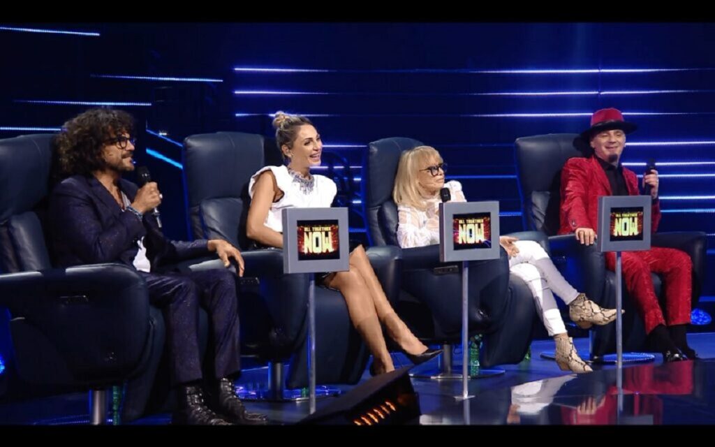 Terzo appuntamento con lo show musicale "All together now" di Canale 5 condotto da Michelle Hunziker in compagnia di molti volti nuovi della tv tra i quali i quattro giudici: J-Ax, Rita Pavone, Anna Tatangelo e Francesco Renga