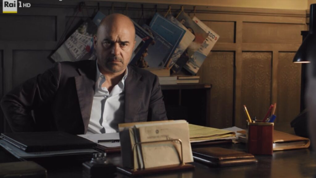 Ieri sera, martedì 1 dicembre 2020, su Rai 1, è andato in onda, un nuovo appuntamento con la serie di successo, Il Commissario Montalbano